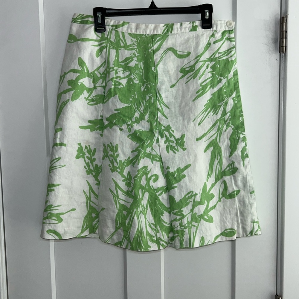 Chico's Wrap Lined Skirt. Size Medium. Hawaiian Pattern. Green & White. Size Med